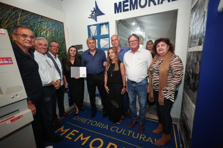 Foto 10 - Reinauguração do Memorial 10.12.2025 - Luiz André, Edison Garcia e Silvia Sbardellini
